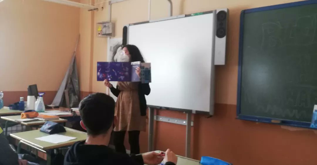 epdlcasariche's tweet photo. ➡️Nuestro alumnado de ‘El placer de leer’ 📕📖ha mantenido un encuentro con la escritora Patricia García – Rojo. Ha sido un placer❤️tenerte con nosotros @patriciagrc
@DIPUSEVI @aytocasariche @Placerdeleer19 https://t.co/njsXC0zgqH