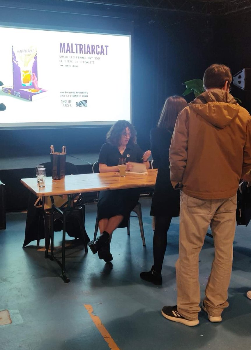 nouriturfu's tweet photo. Très belle soirée de lancement pour "Maltriarcat" hier au Shed à Reims ! Et ce n'est que le début pour @anahlcq qu'on retrouve dès le 10 mars au @POPWFESTIVAL (toujours avec la formidable librairie Amory). Merci à toutes et à tous ! #maltriarcat #livre #librairie #biere #reims https://t.co/xsLIf101nS