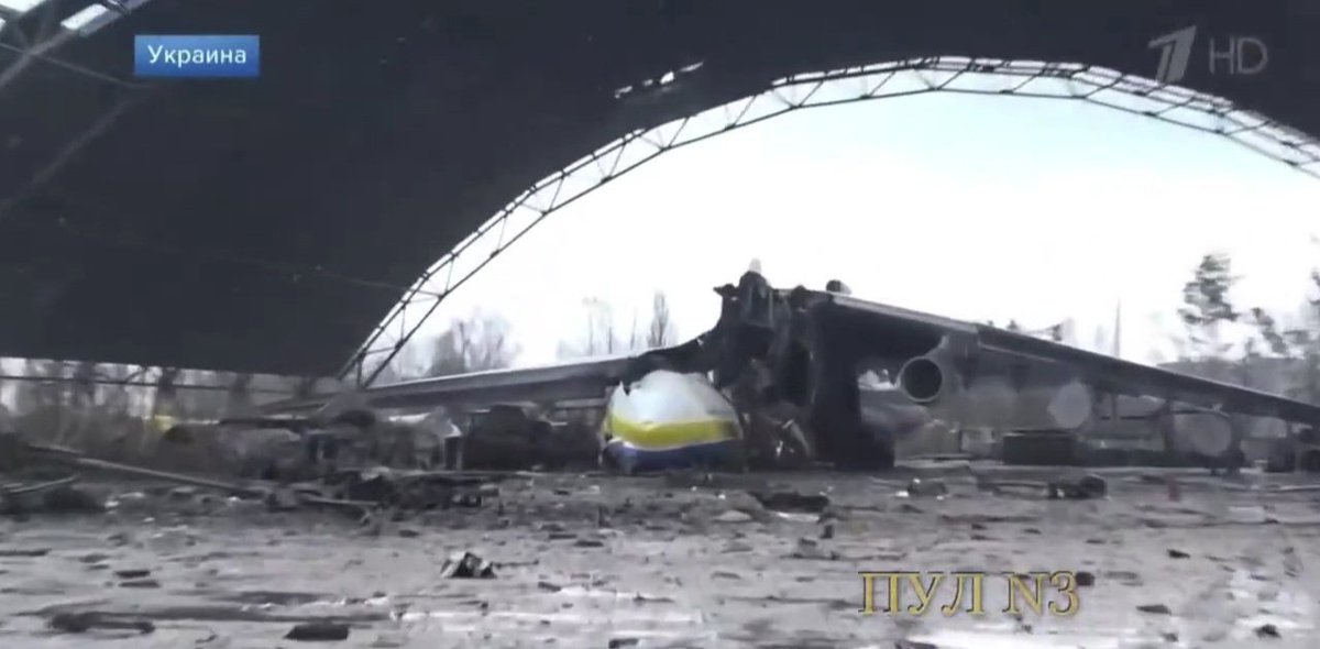 FlightModeblog's tweet photo. Pictures showing #Antonov An-225 (Mriya) has been completely damaged at Hostomel Airport in #Kyiv 🇺🇦. The #Mriya was the largest aircraft in the world.

#Ukraine #AN225 #aviation #avgeek #avgeeks #Gostomel #Hostomel #RussiaUkraineWar #RussiaUkraine https://t.co/aiI6GRchT1