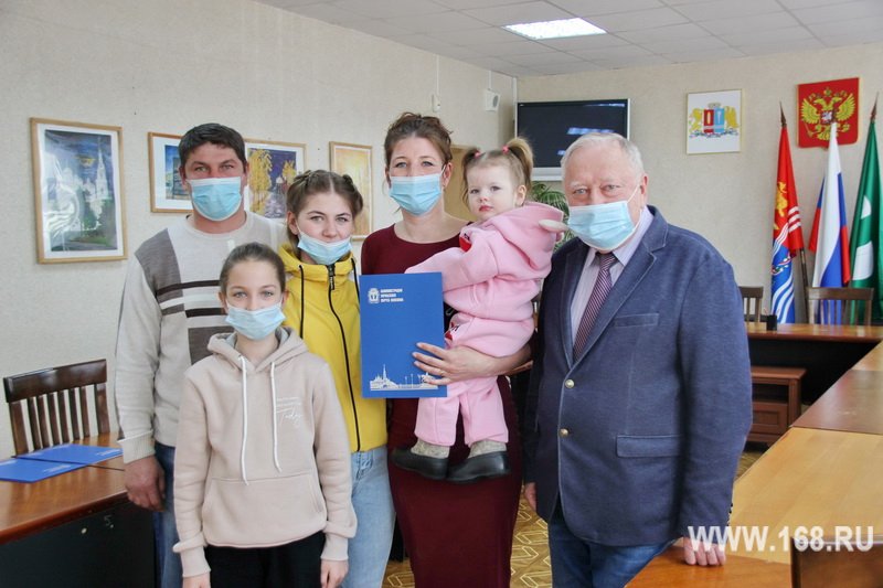 www168ru's tweet photo. Ещё пять семьей из Кинешмы улучшат жилищные условия.
Все они получат выплаты из областного и городского бюджетов.
https://t.co/cxUIN68wwl https://t.co/6elS3orVa3