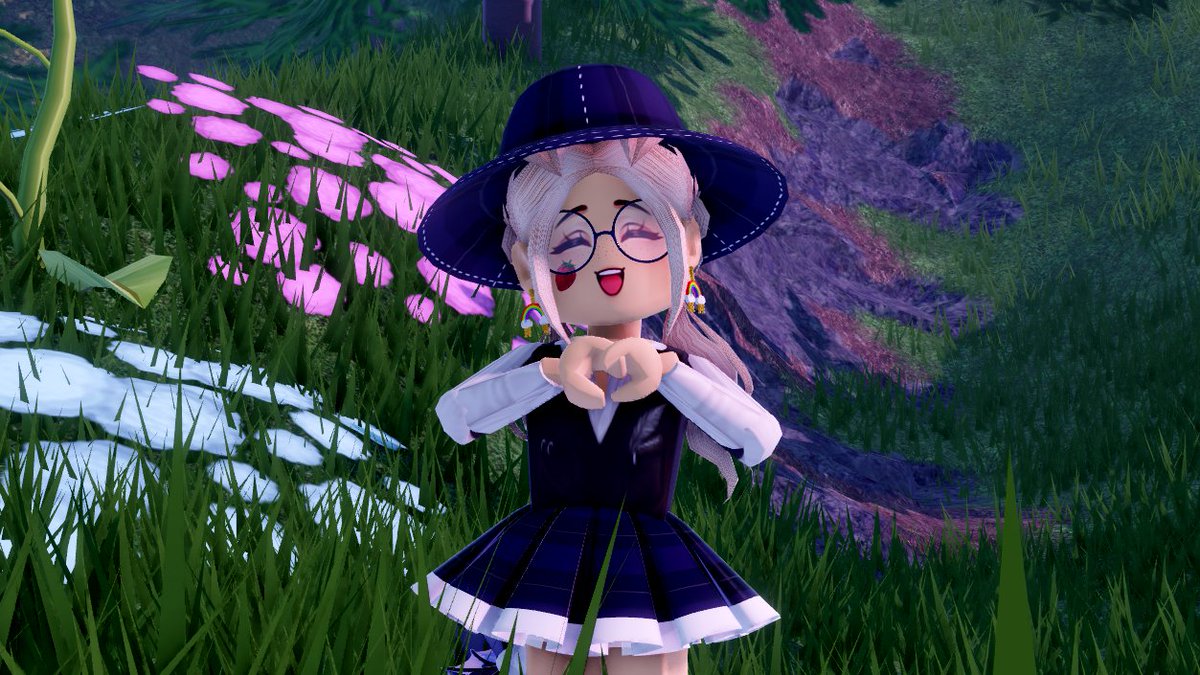 CallmehStargirl's tweet photo. 🍃🍃 
#royalehightrading #royalehigh #royalehightradings #royalehigh #RoyaleHighTea #RobloxDev #Roblox #RHTC https://t.co/cDPFdo5mXj