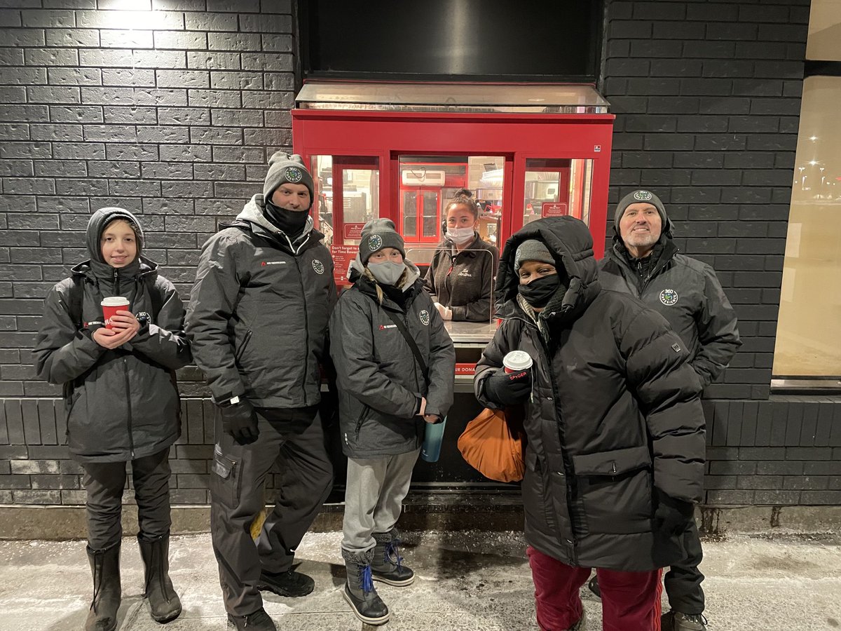 BruceMacgregor4's tweet photo. Only drive-throughs are open at 2am….. our good fortune to get a hot drink at this Newmarket location #360kids #360experience #everykidmatters https://t.co/qQcFEgxPZB