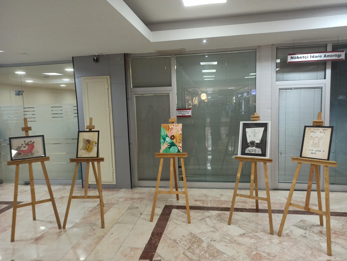 gaziresim2019's tweet photo. 4 Mart Dünya Obezite Günü için GÜTF Çağdaş Görsel Sanatlar Topluluğu olarak hazırladığımız obezite farkındalık temalı sergimizi gerçekleştirdik. Katılan herkese çok teşekkür ederiz ✨
#4MartDünyaObeziteGünü #WorldObesityDay2022 #GaziÜniversitesiileDahaHafifGünlere https://t.co/PjmbVGd529