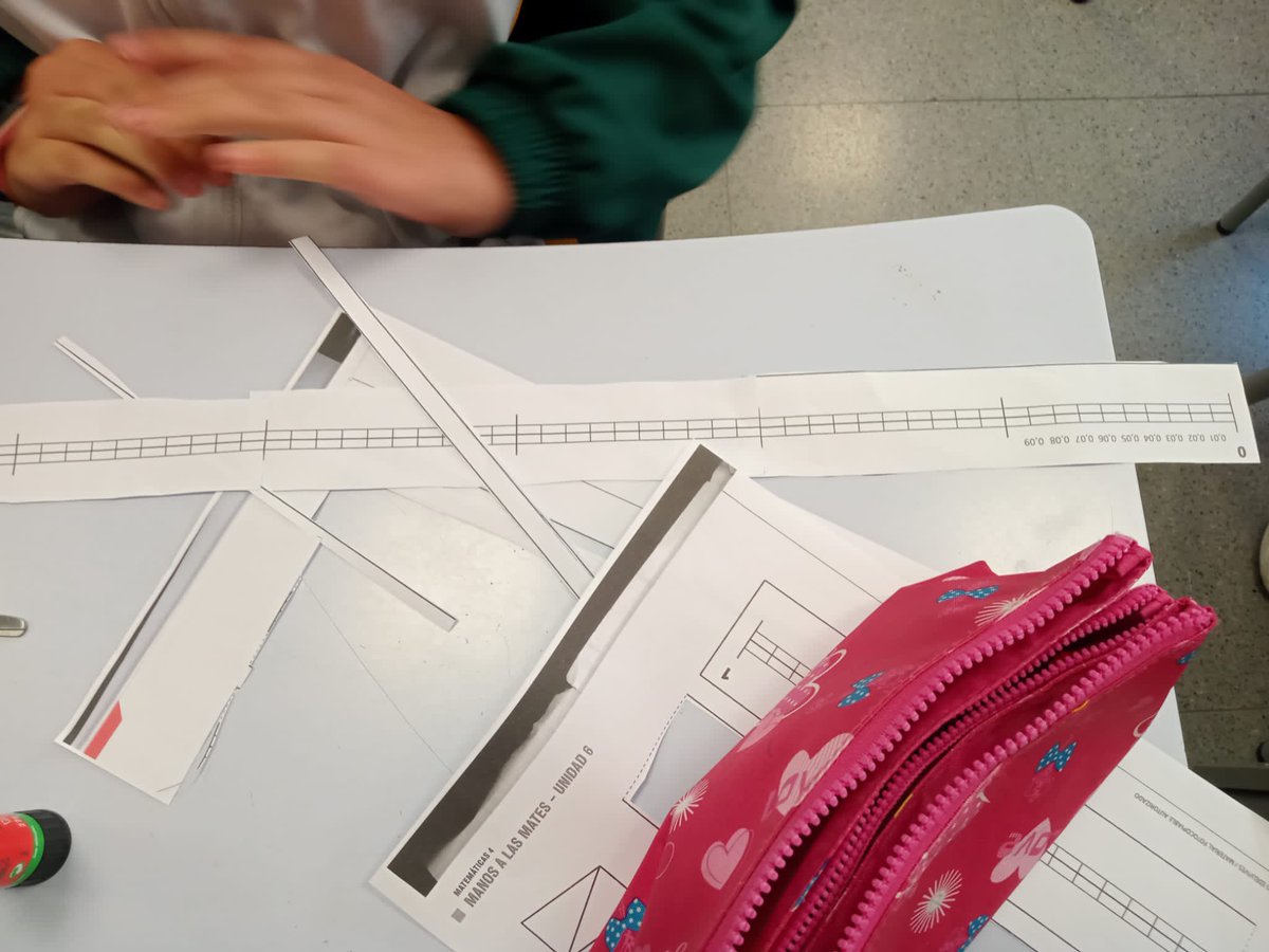 ColegioQuercus's tweet photo. En 4º de Primaria crean sus propias rectas numéricas.
#ColegioQuercus #EducaciónPrimaria #Rectas #Números #BoadillaDelMonte https://t.co/2UR4sFVzix
