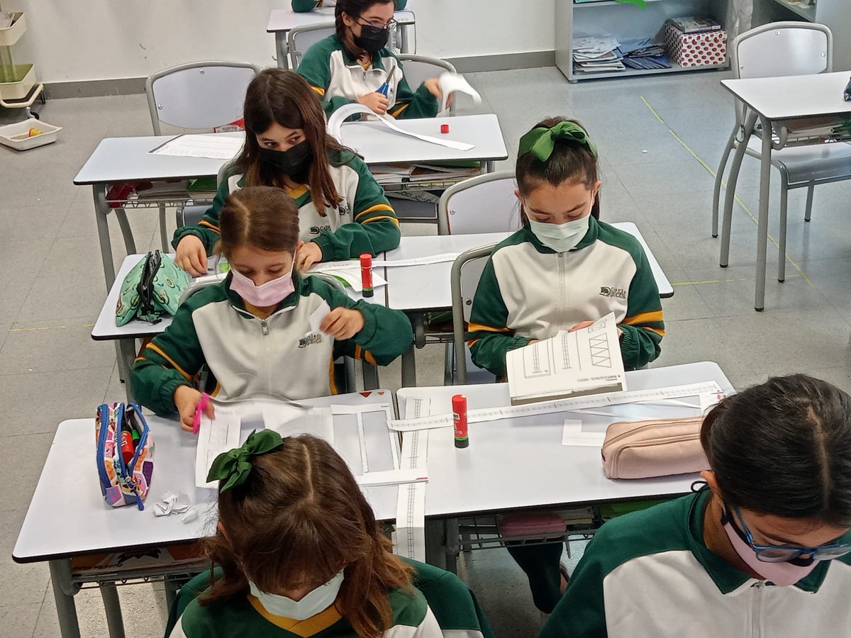 ColegioQuercus's tweet photo. En 4º de Primaria crean sus propias rectas numéricas.
#ColegioQuercus #EducaciónPrimaria #Rectas #Números #BoadillaDelMonte https://t.co/2UR4sFVzix