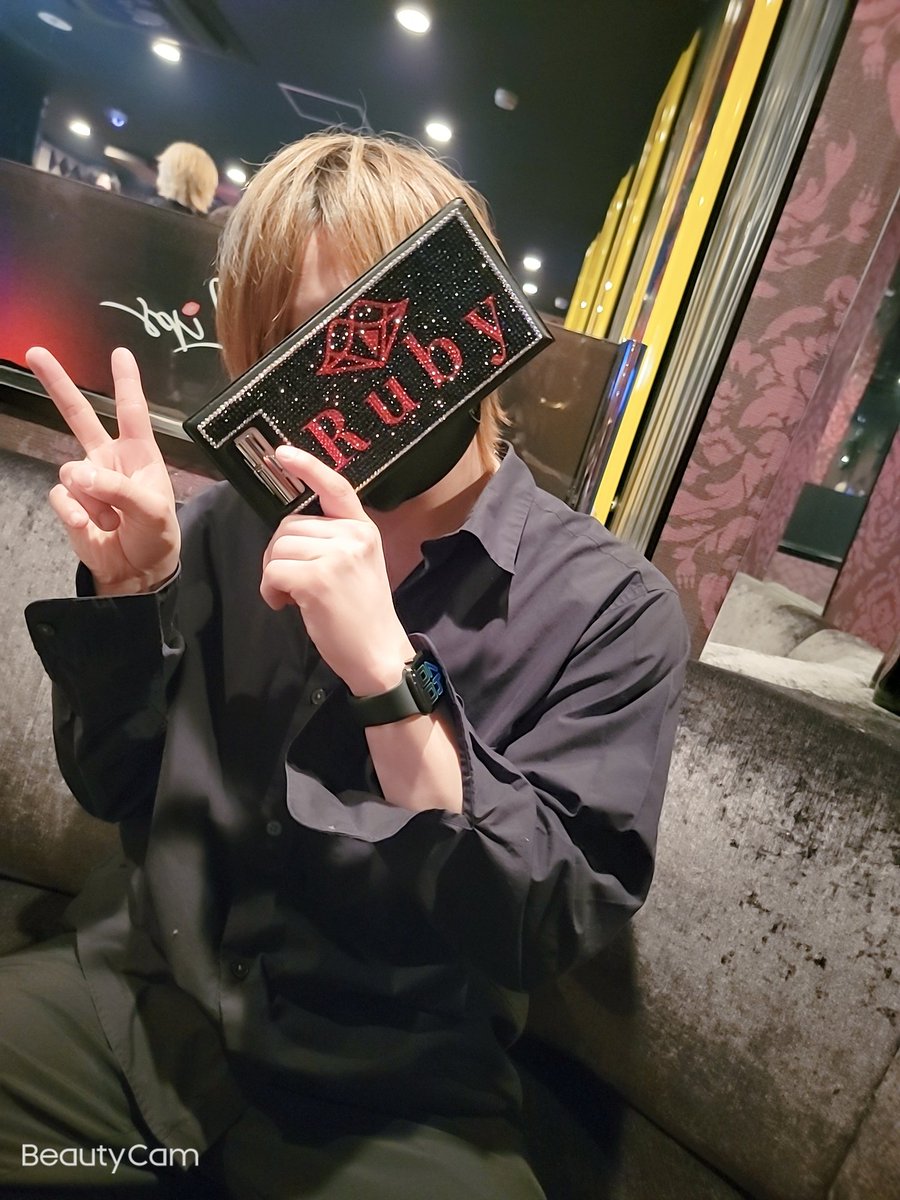 b_ruby_d's tweet photo. お世話になっております💍
本日3月3日に最もお姫様に
愛されたTOP王子は

     『速水 秋翔 相談役』

月初からちゃんとアイドル✨✨
なんだが、、、
この投稿のために何枚写真を撮っても
マジで盛れないこの男。
カメラも想定外のイケメン🤔

 #実物は本物？
 #お前のことマッチョるで
 #ナンバーワン https://t.co/wKY5bV7WuN