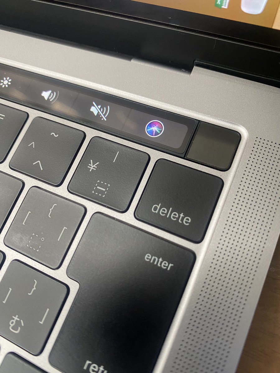 Maishirra_da's tweet image. #MacBookPro2016
#Touchbar
今も現役で使用中のMacBook Pro 2016。そして今は廃止されたTouch Bar。当時はおぉ〜っナニコレ😳って思った。廃止の理由の一つにコストに対してユーザーの反応が薄かった事もあるみたいね。