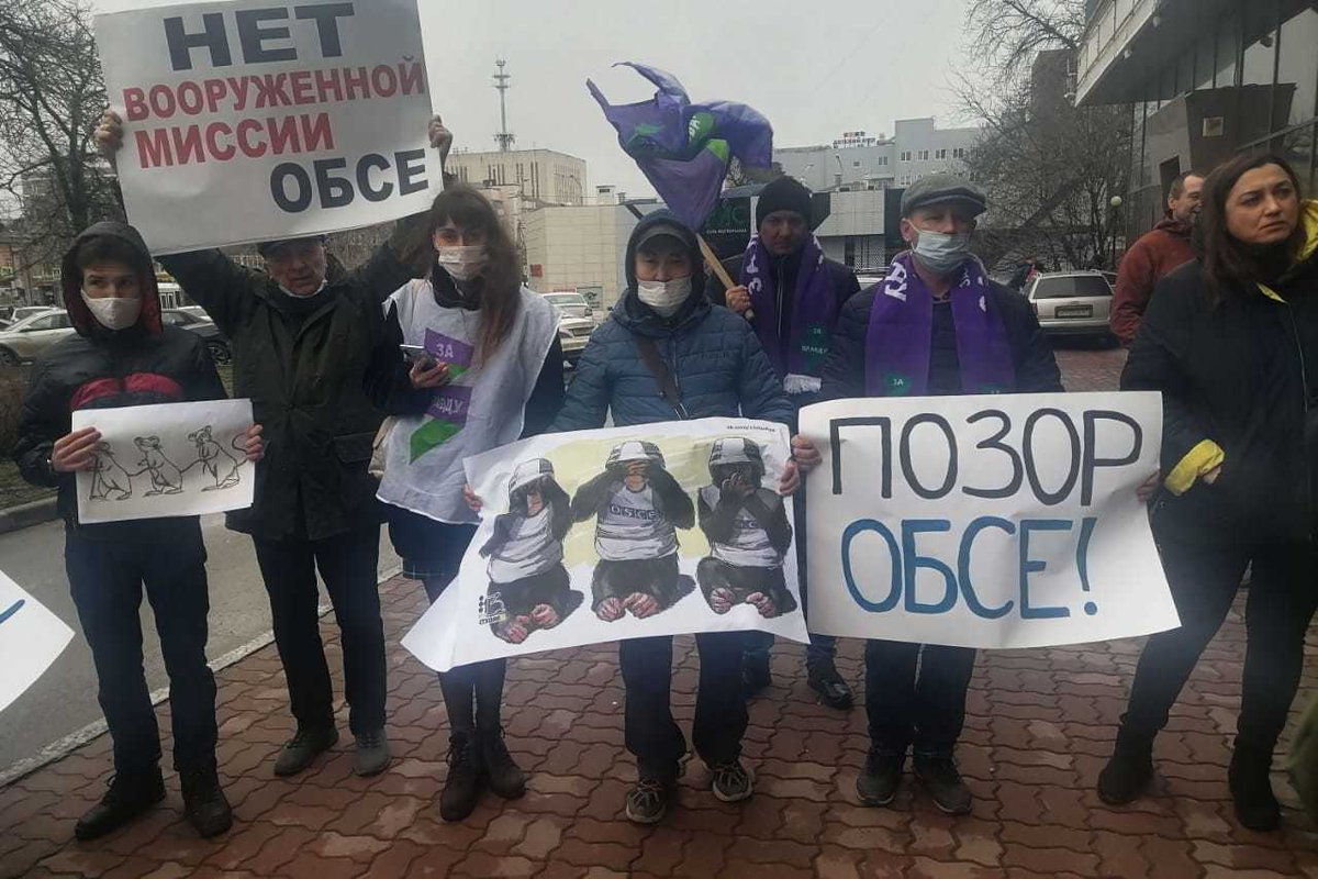 В Ростове-на-Дону прошла акция против миссии ОБСЕ, которая разместилась в одной из гостиниц города

pvorussia.ru/p/49841/