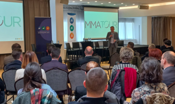 _EricLecuyer's tweet photo. #MMATOUR c'est parti ! 10 dates, 7 directions régionales MMA Assurances. Une vraie #tournée du Comité de direction pour partager avec les collaborateurs la #feuillederoute de l'année et répondre à leurs questions ! https://t.co/QXwxM6iBmy