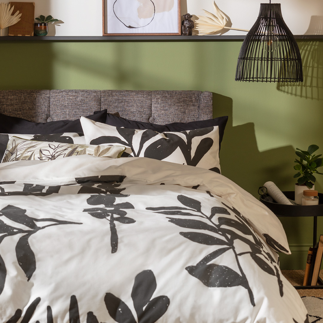Pop on patterns. Break up neutral colours with statement.

🔍 Naturalist Black Floral Double Bedding Set 9547791

#HabitatUK #FindYourHabitat