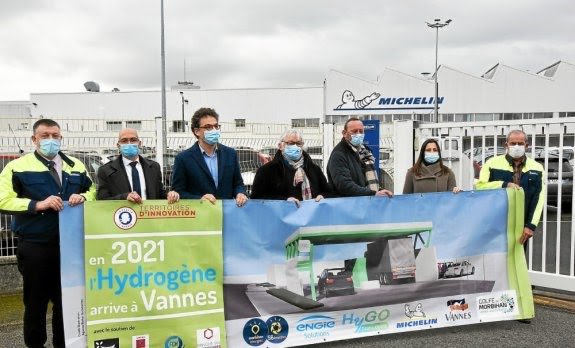 sebastien_ramos's tweet photo. @GarnaultEvents @SebGarnault @BretagneH2R @GRTgaz @BretagneBDI @regionbretagne @Philipdesrobert @FranceHydrogene @ElodieBoileux @CNRS @DelponMichelEM @Crocq9 Ce matin lors de la conférence          👉Du concret en #Bretagne à @MairieDeVannes dans l usine @Michelin - courant été production #Hydrogene vert pour l industriel et à venir pour les bus de la ville @DavidRobo56 @ENGIEgroup @MorbihanEnergie À BIENTÔT pour cette première https://t.co/Si9tgL39fh