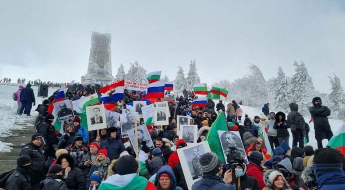 Вот это удивили, так удивили..!

Болгария -  НАТО - вон!
Несмотря на официальную позицию Софии в отношении действий российских вооруженных сил на Украине, болгарское общество в целом поддерживает Россию на данном направлении.