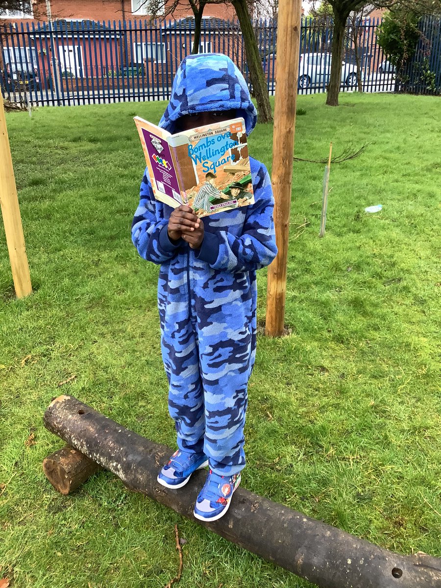 MissDuffyYear45's tweet photo. Outdoor learning club also enjoying some crazy reading in celebration of #worldbookday #outdoorlearningstannes https://t.co/u9CGNhz7cF