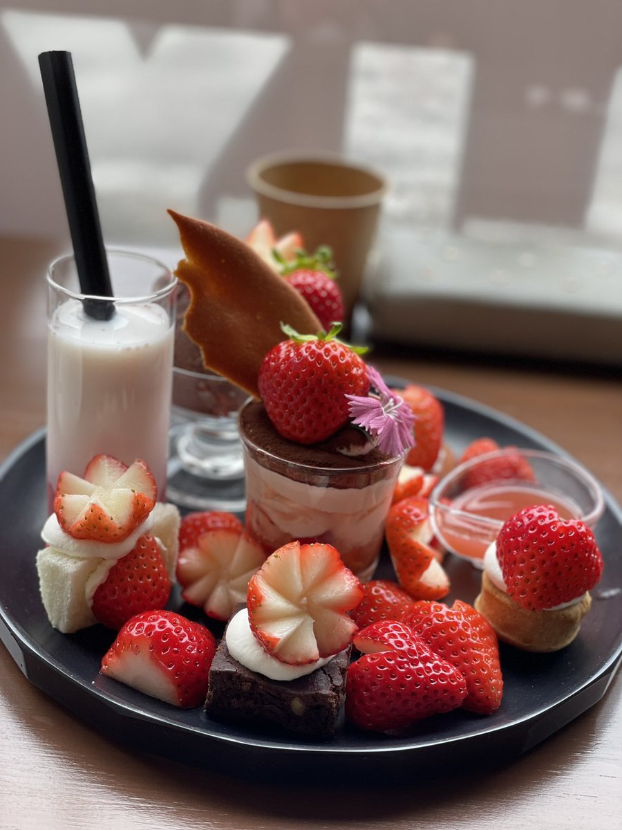 chibikumarin5's tweet photo. いちご農家さんのカフェ🍓🍓
#島原
#shally
#specialplate https://t.co/IfV95qypPE