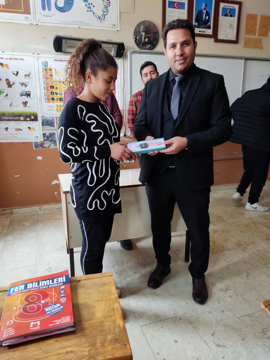 İlçe genelinde yapılan deneme sınavında ilk 3’e girip başarı elde eden öğrencilerimize Milli Eğitim Müdürlüğü tarafından hediyeleri takdim edildi. 
<a href="/ASUTAYMEHMET/">Mehmet ASUTAY</a> 
<a href="/MemHarran/">Harran İlçe MEM</a> 
@Hasanzkikorogli