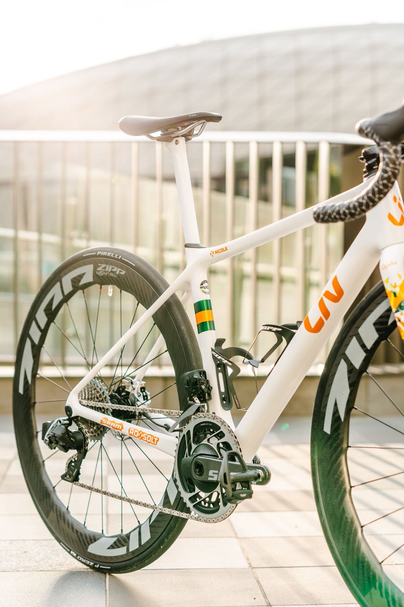 Incase you missed it…. My 2022 Australian National Road Champion bike 🤩

Design; <a href="/SungraphStudios/">Sungraph Studios</a> 
Built and photographed; Mason Hender 
Bike <a href="/LivCyclingWorld/">Liv Cycling</a> Langma Advance Pro 
<a href="/SRAMroad/">SRAM Road</a> 
Inspired by our team kit design with <a href="/rapha/">Rapha</a> 

<a href="/RoxsoltLivSRAM/">Roxsolt Liv SRAM</a>