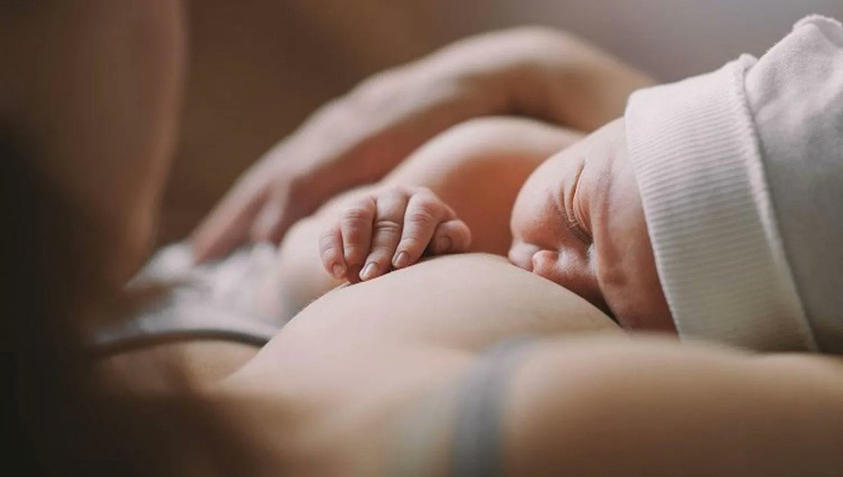 "There are some things that all breastfeeding positions have in common. The position should always be comfortable for you throughout the feed."

Discover more.
buff.ly/3gY7uSa 

#parenting #baby