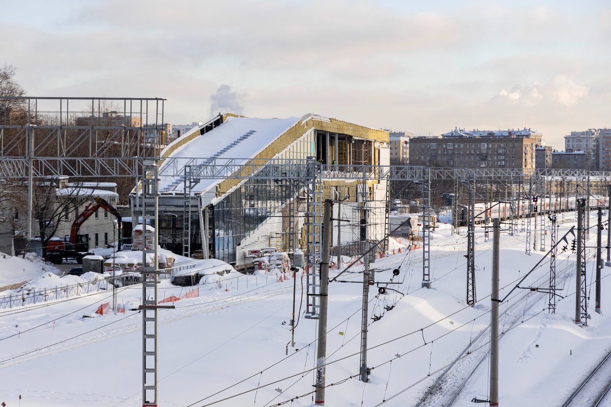 moscentralrail's tweet photo. В этом году планируем открыть новую станцию Марьина Роща D2🚆

Строится вестибюль и инженерные сети, идёт подготовка ж/д инфраструктуры.

Тут будет 2 платформы и переход, соединяющий D2 и D4. Появится пересадка на наземку, Люблинско-Дмитровскую линию метро, а потом и на БКЛ с D4. https://t.co/sLq5y0tfnQ