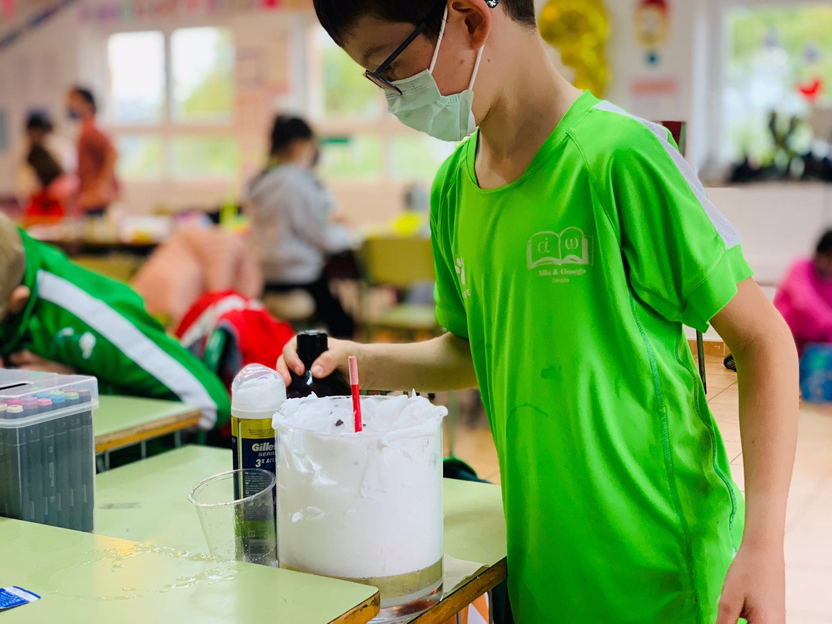 ColeAlfaOmega's tweet photo. Nuestro laboratorio de Team Teaching haciendo STEAM.
WE LOVE OUR SCHOOL #school #steam #teamteaching #colemolón https://t.co/nuV0jZ9WRi