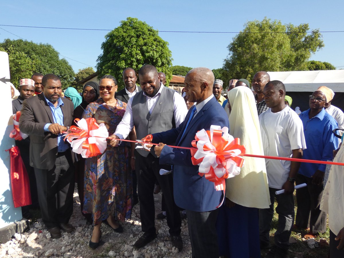UKinTanzania's tweet photo. @UKinTanzania Dev Director @keminaija proudly joined Principal Secretary MoEVT Mr. Ali Khamis Juma in handover ceremony of latrines &amp; hand washing facilities built in 28 schools in Zanzibar through @UKinTanzania funded project ran by @scitanzania through the #KPMG AcT2 Programme. https://t.co/NujgXQ5myA