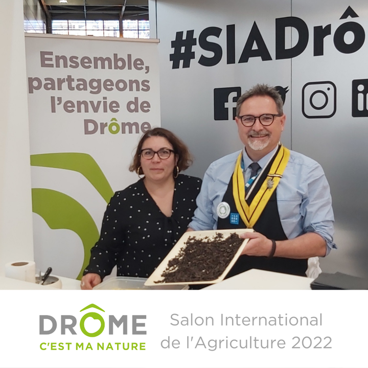 [#SIA2022] Aujourd'hui, rencontrez sur notre stand nos ambassadeurs Hervé Jardin, Président de Truffle Garden, et Franck Veyrat Commissaire Général de <a href="/Val_Gastronomie/">ValenceEnGastronomie</a> !
Un concours photo vous attend sur place 😉 Venez vous renseigner ! 
#drome #salondelagriculture2022 #Food