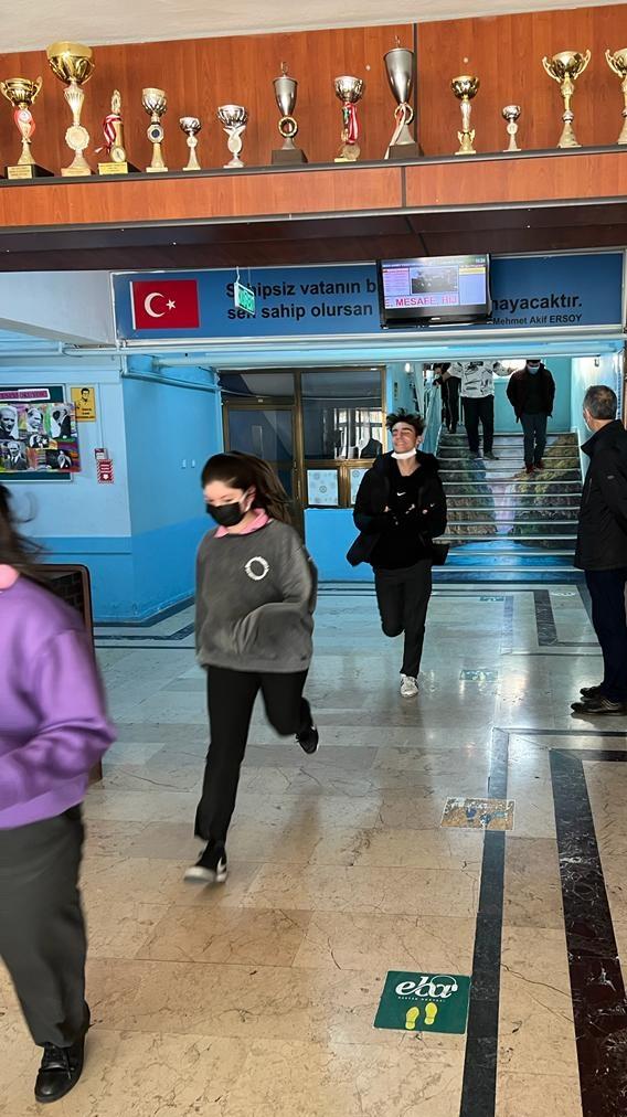 HayOrtaokulu's tweet photo. #2022AfetTatbikatYılı kapsamında Hoca Ahmet Yesevi Ortaokulu olarak tatbikatımızı başarıyla gerçekleştirdik @BagcilarMem https://t.co/RLEfrC7cKK