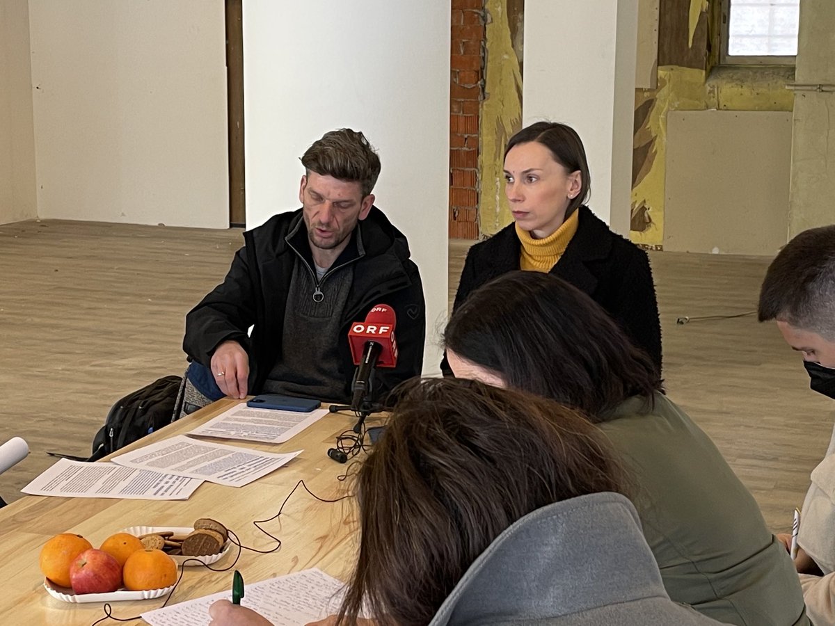 Die Initiative „Support Ukraine Now Upper Austria“ sammelt Spenden in der ehemaligen Betten Reiter Filiale beim Volksgarten in #Linz #Ukraine