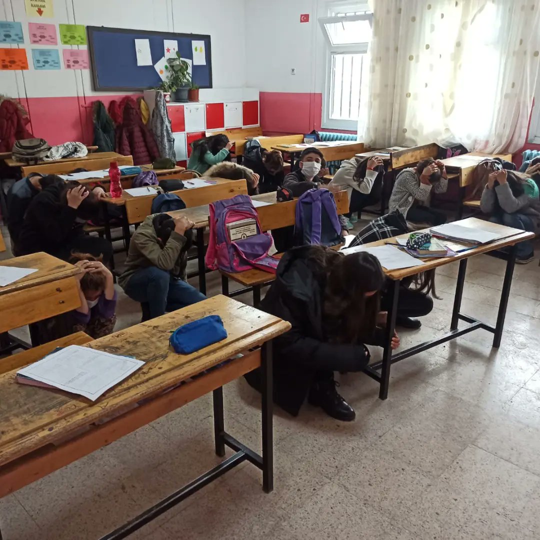 Deprem tatbikatımız... <a href="/eskMEMisgb/">Eskişehir MEM İSGB</a> <a href="/AFADBaskanlik/">AFAD</a> <a href="/DepremDairesi/">AFAD Deprem</a> <a href="/AfadEskisehir/">Afad_Eskişehir</a> <a href="/nesrin_kakirman/">Nesrin Kakırman</a> <a href="/EskisehirMem/">Eskişehir İl Milli Eğitim Müdürlüğü</a>