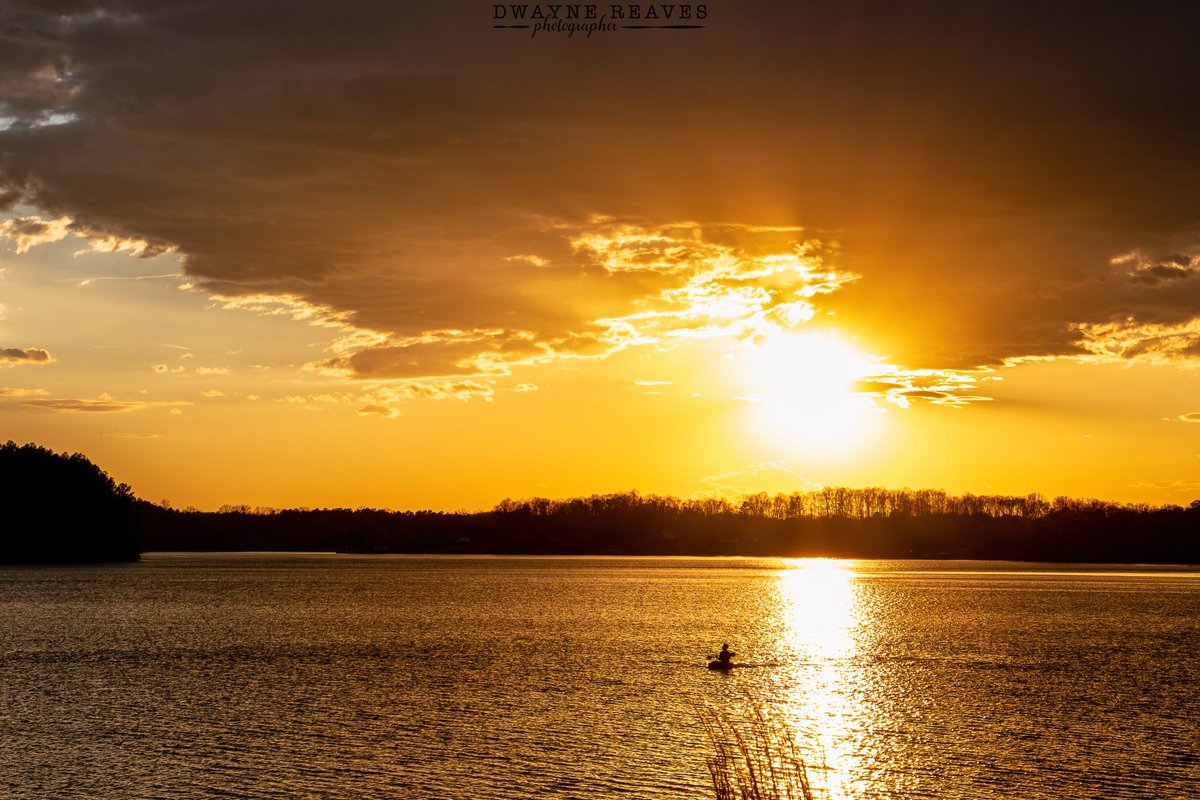 dwaynereaves's tweet photo. Kayaking with a view! Someone had a beautiful view of the sunset yesterday at Hyco lake here in Person County yesterday! #photography #photooftheday #ncwx #sunset #hycolake https://t.co/X2qAPimIyg