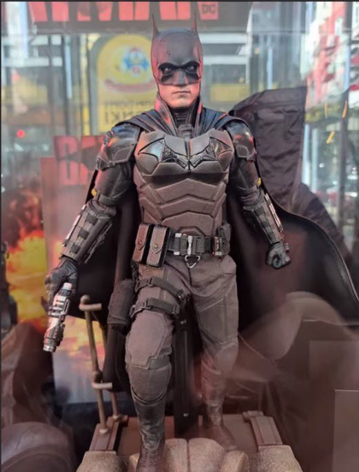 New Look at Hot Toys Figure for Robert Pattinson's 'The Batman' - Murphy's  Multiverse