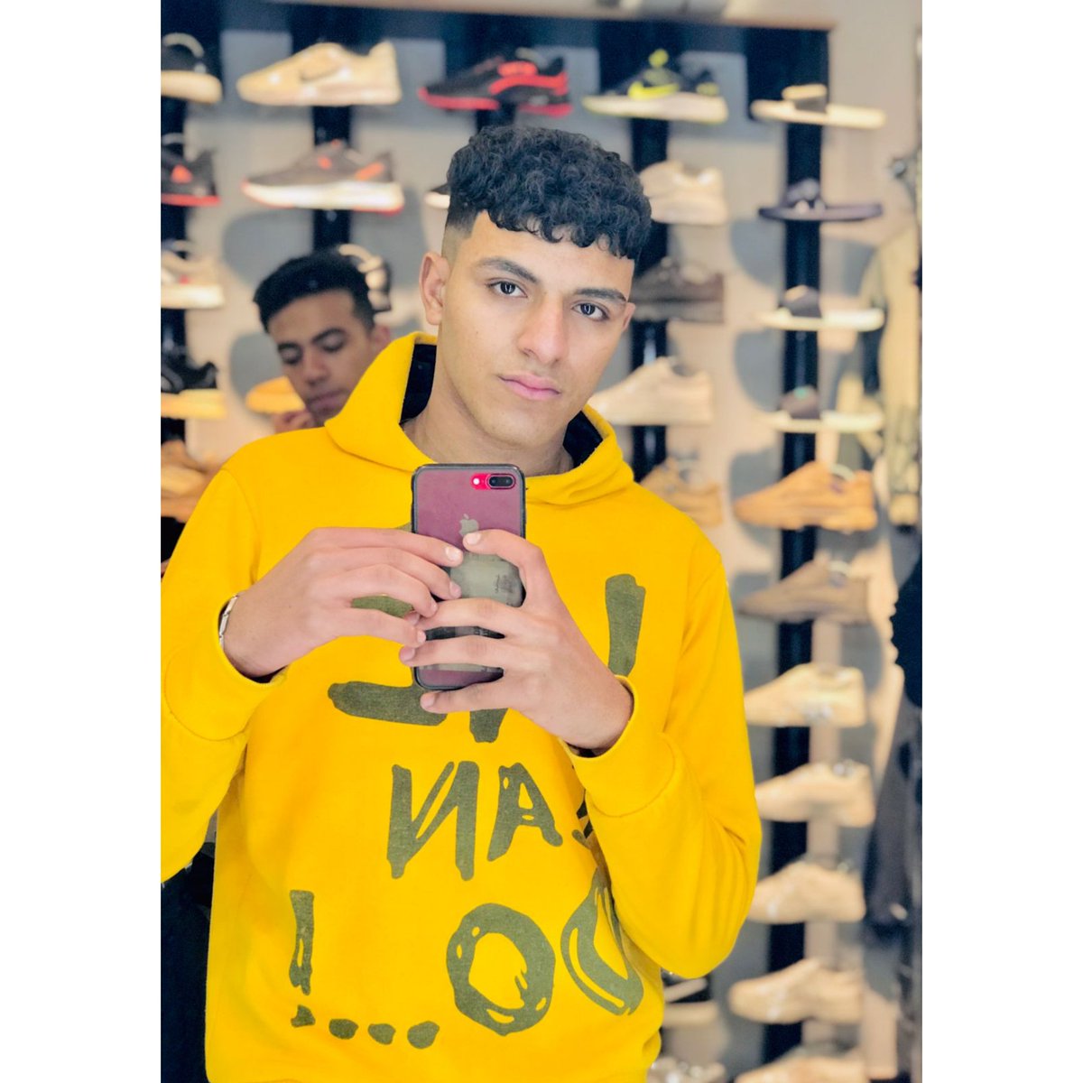 متجعيش تعملي فيها كايرزما وانتت عبيط الله يبركلك😂👍🏿