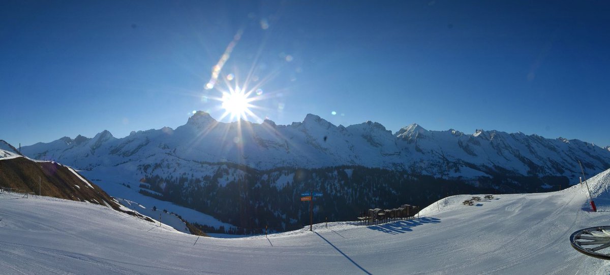 Ski Weekender tweet media