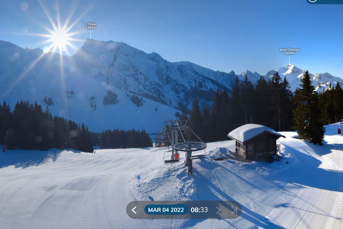 Ski Weekender tweet media