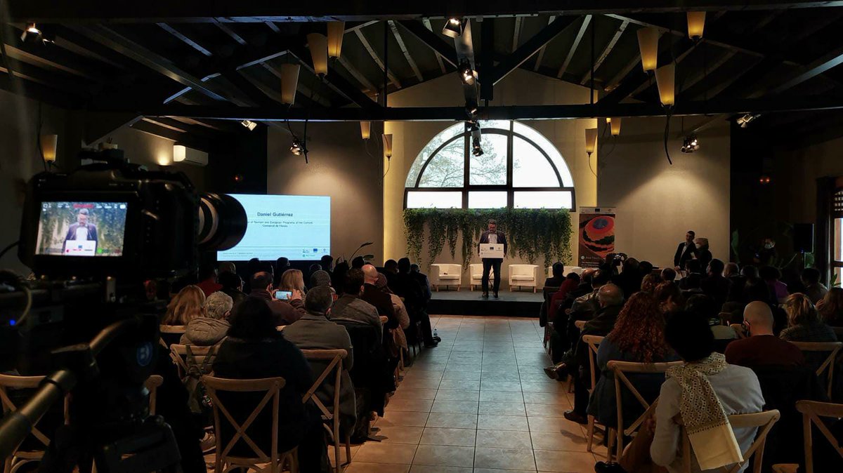 ConsellAnoia's tweet photo. Participem en la sessió inaugural del Bridge Event del projecte europeu @MedPearlsProj a Can Macià, Òdena
El conseller de Turisme, @daniguties ha donat la benvinguda a l'Anoia explicant, entre altres, el valor #slowtourim que ofereix la comarca. https://t.co/ybvs4KUk87