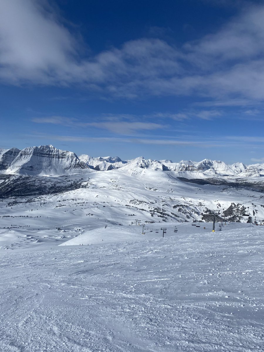 nuggysmalls's tweet photo. Nice and clear today🏂🇨🇦 https://t.co/XUoqtmgaPH