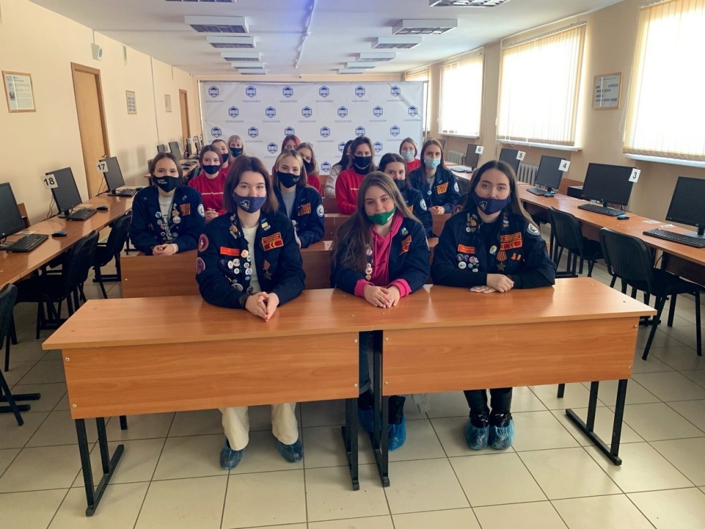 Прямая линия с Губернатором Самарской области Д.И. Азаровым с открытия СО.Здания.
pgsga.ru/infocenter/new…
#SGSPU #СГСПУ