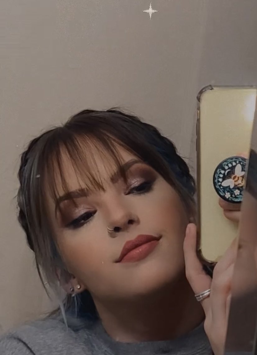 briana_hoffman's tweet photo. taken 2 hours apart, very rare to see me in a full face of makeup https://t.co/UV0Ye60VBG