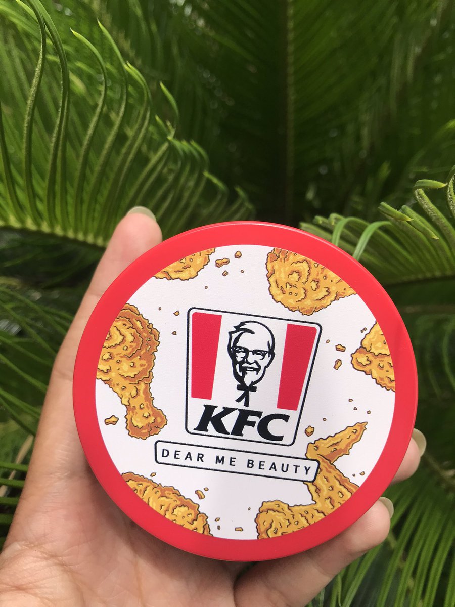 nviwxyz's tweet photo. Huaaaaaa Kalian masih inget ngga? waktu itu ada beauty brand lokal yang collab sama KFC? Tau ga kabar baiknya ada  Primer + Foundation Breathable Cushion dari @DearMeBeauty x KFC keren banget 🥰🥰
 #dearmebeauty #dearmesquad #KamuJagonya https://t.co/OCv3NTJJJD