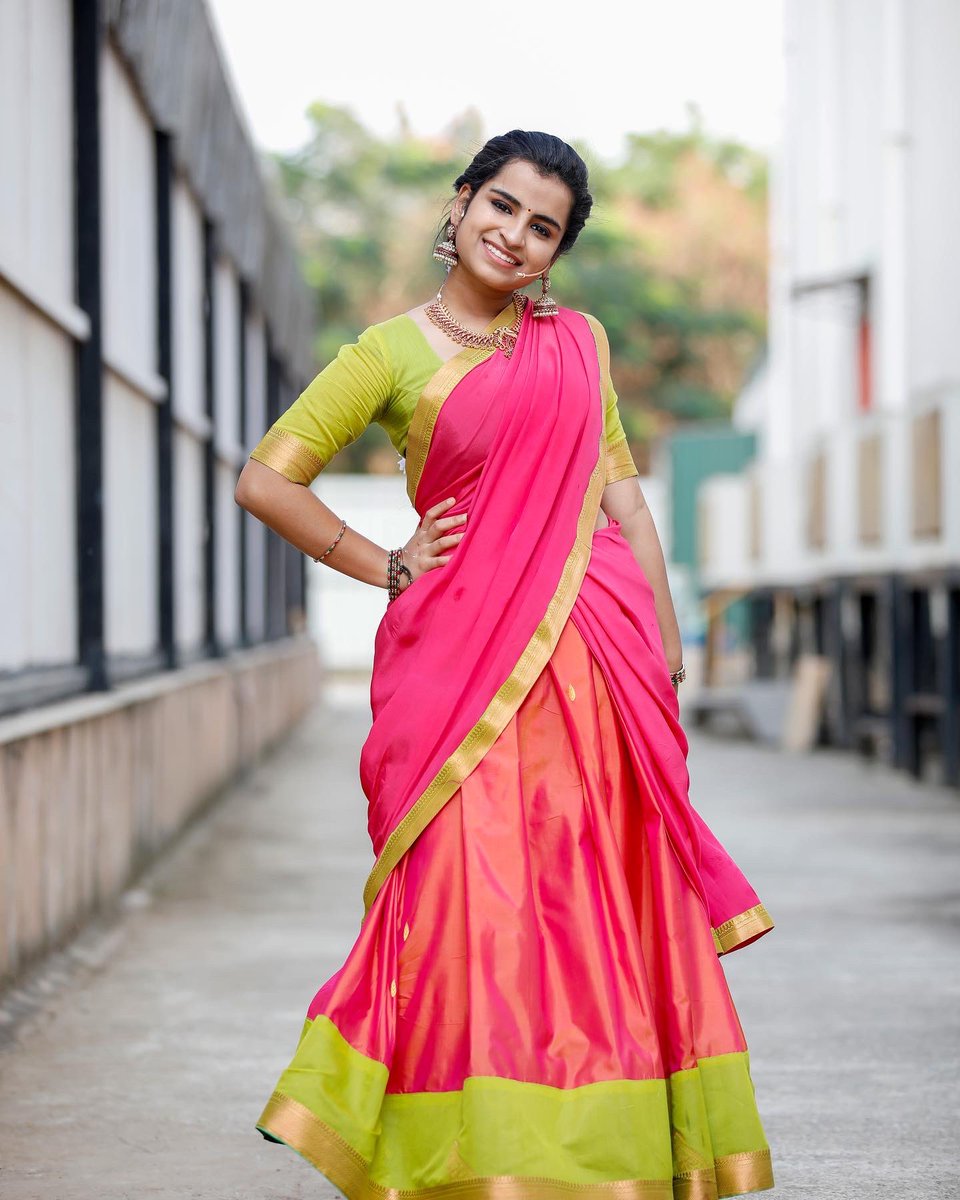 sivaangi_k's tweet photo. Idhuvum getup dha🤪 guess the getup!🥰
PC @arun_capture1 
#Cookwithcomali3 https://t.co/7yk7tMJGyu