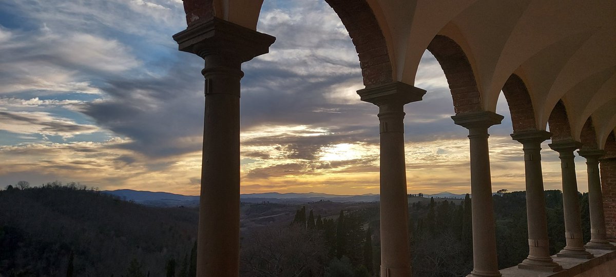 bernardogianni's tweet photo. il tramonto di ieri sera a Monte Oliveto Maggiore:
tutto qui è invocazione di bene perché tutto qui è bellissimo e dunque assai delicato. Come la vita, come la pace, come il nostro futuro

#StopTheWar #RussiaUkraineConflict https://t.co/3OHCCzpgzM