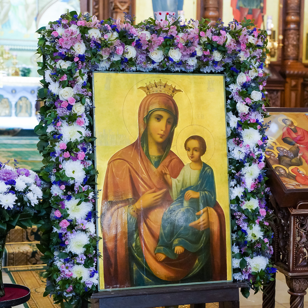 С праздником в честь Иверской иконы Божией Матери! 

Пресвятая Богородице, спаси нас!