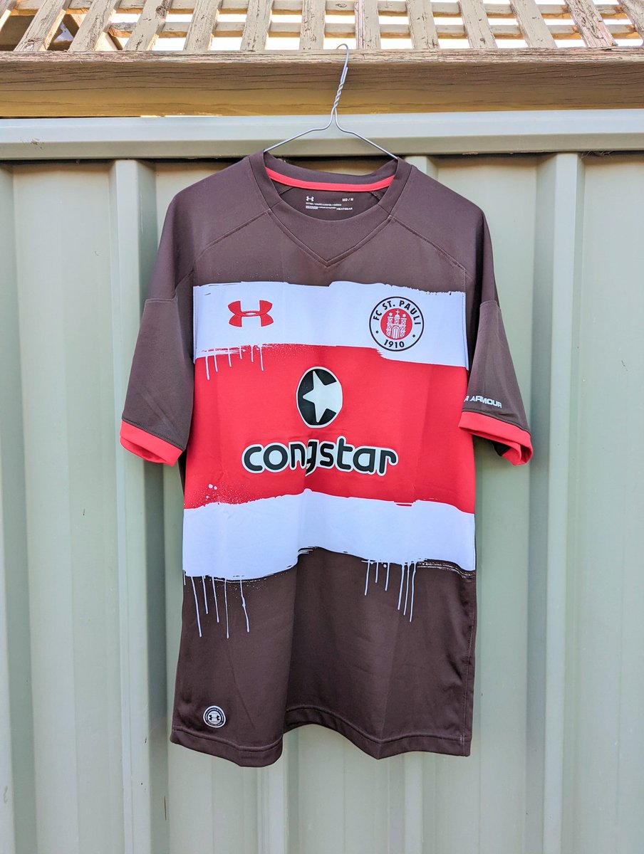 BransenGibson's tweet photo. Repped this belter @fcstpauli kit around the office today for Football Shirt Fridays, one of my absolute favourite kits. ☠️🇩🇪🔥 #FootballShirtFridays https://t.co/132iMS7m47