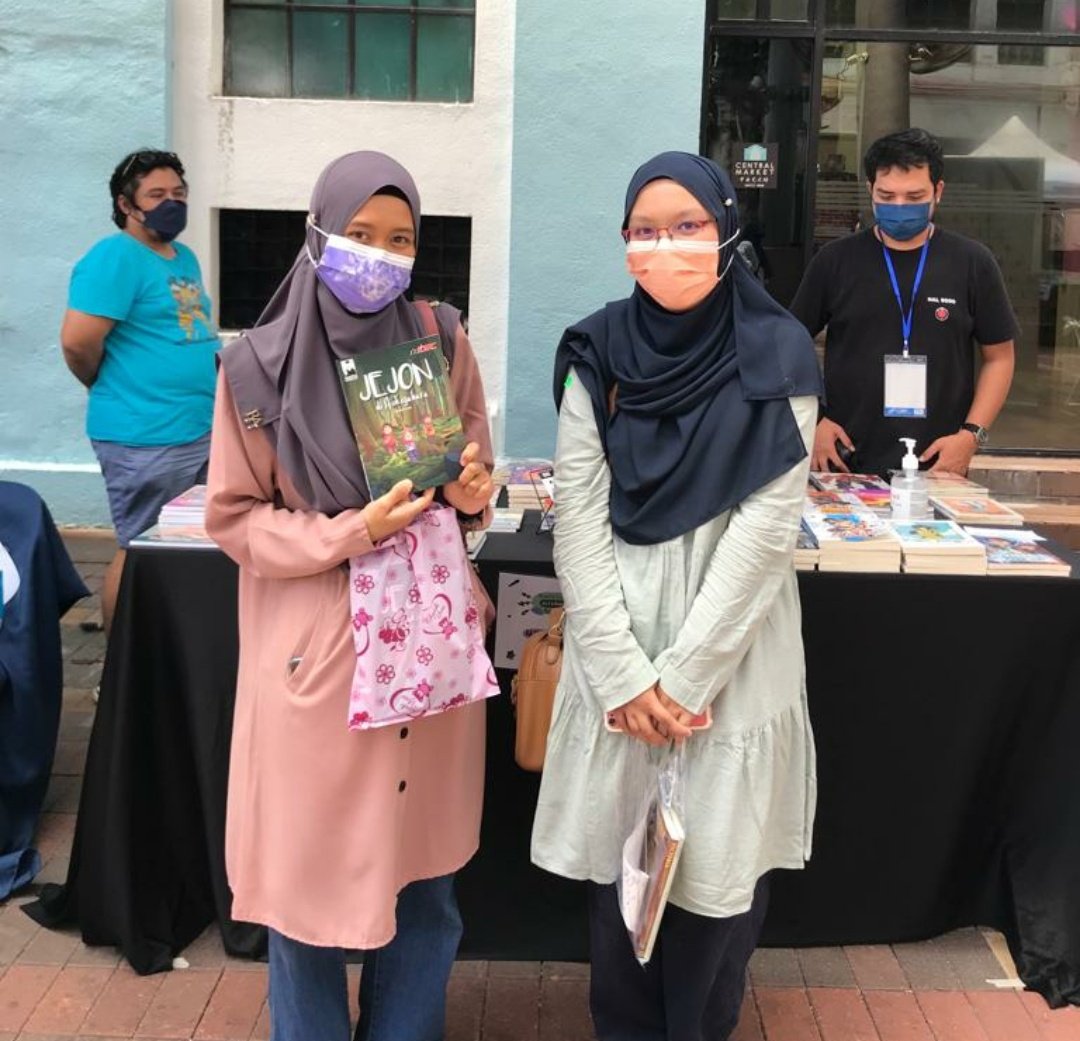 komikmaple's tweet photo. Terima kasih!
Kami masih berada di KLAB, reruai 49.
#komikmaple #maplecomics #klalternativebookfest #klab https://t.co/5oZ1cB8Pc8