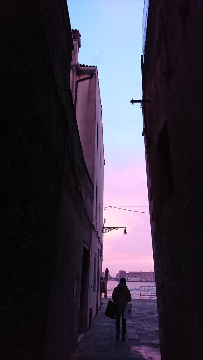 明日も平和である保証はなくて

今がいかに幸せか、平和な日常がどれだけ素晴らしいか、

時に考えさせられます

ヴェネツィア