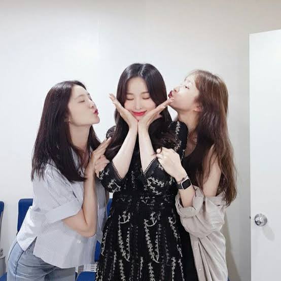 ArabSoulgheo's tweet photo. هاني وجونقهوا قامو بمساعدة سولجي في اختيار الأغنية الرئيسية 🤍
— @Solji__Official #slji #exid https://t.co/CTjul9fPwN