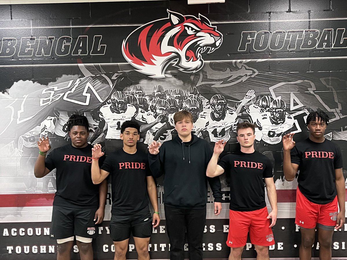 BengalLifestyle's tweet photo. No question about these guys! The first few out of their❓ shirts and into their Pride shirts and Varsity lockers 1-5!

#BLS | #Pride https://t.co/Y59GOUGCxs