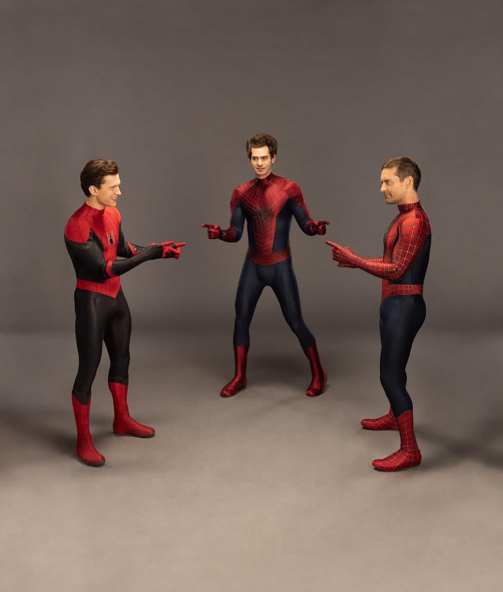 MrRitzer's tweet photo. Tom Holland, Tobey Maguire and Andrew Garfield recreate famous #MEMES
The original image corresponds to the 1967 Spider-Man cartoon episode Double Identity where Spider-Man’s villains attempt to impersonate the hero.
https://t.co/isEUZC6TCQ https://t.co/XFcUEwRTt5
