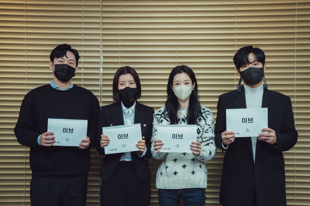 SEOYEAJISG's tweet photo. [UPDATE]
📸 New Picture — Seo Yea Ji at the script reading of ‘Eve’✨

🔗: https://t.co/XhzH2wQKru

#SeoYeJi #SeoYeaJi #서예지 #徐睿知 https://t.co/MxjybOwHwN