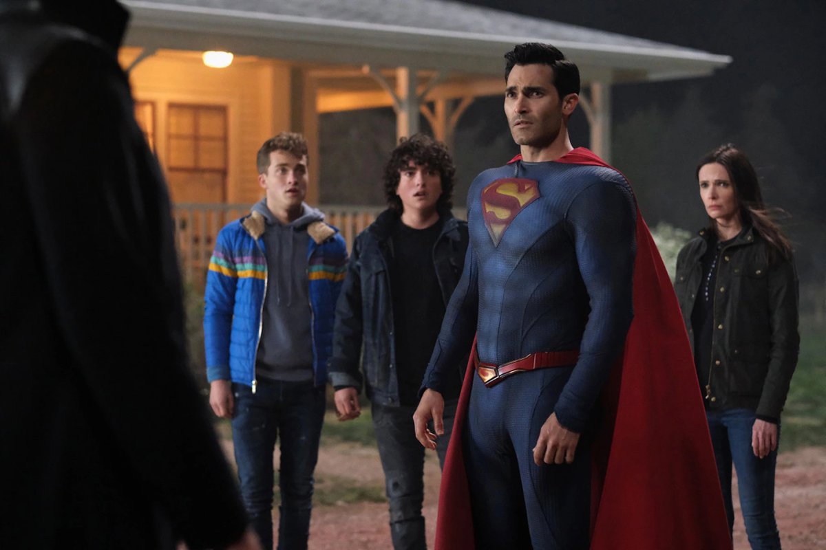 BamSmackPow's tweet photo. What is the best Arrowverse show of ALL-TIME? #CWeek
TELL US BELOW ⬇️⬇️⬇️⬇️⬇️⬇️ https://t.co/Y6uDDaDGyl