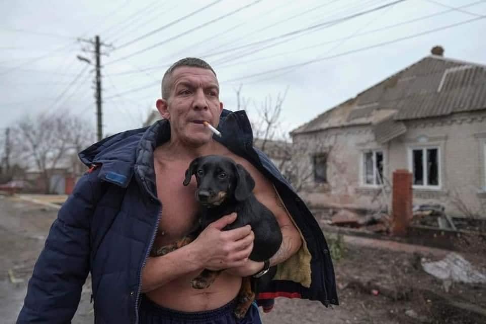 BLACK_JACK_7's tweet photo. Pueda pasar lo que sea, pero ellos también son familia.
#Ucrania 
#Rusia https://t.co/vJLZLw3MVF